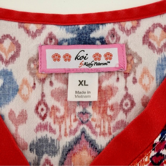 Koi by Kathy Peterson Scrub Top Women’s XL Mock Wrap Ikat Floral PO#3969 EUC - Picture 4 of 8